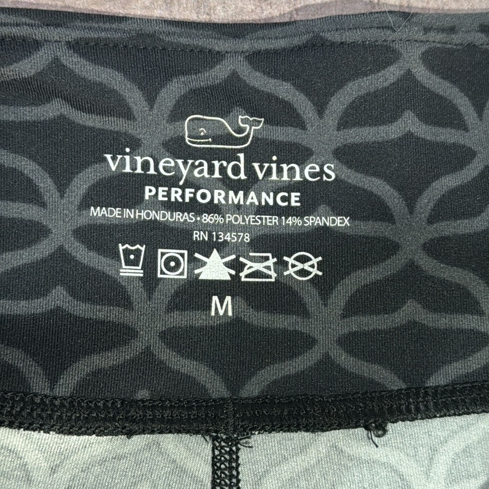 Medium Vineyard Vines Performance Capri Legging - image 4